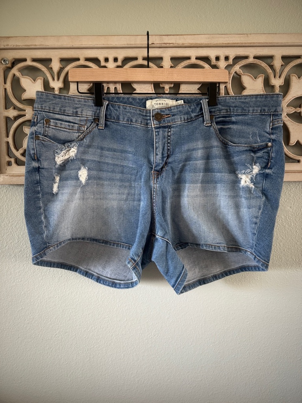*TORRID DISTRESSED HIGH RISE DENIM SHORT SIZE 22*